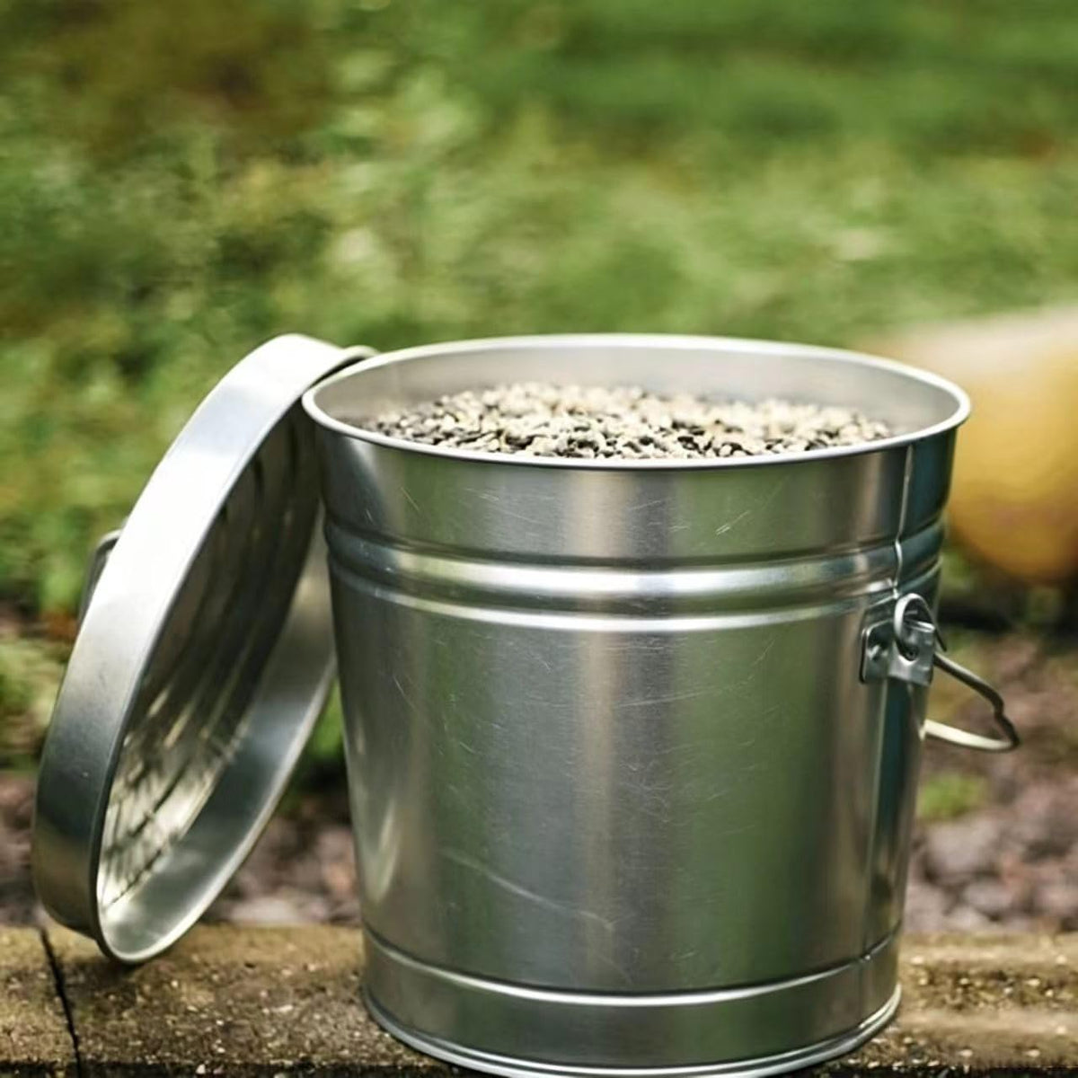 6 Gallon Galvanized Steel Locking Lid Storage Can Z63102