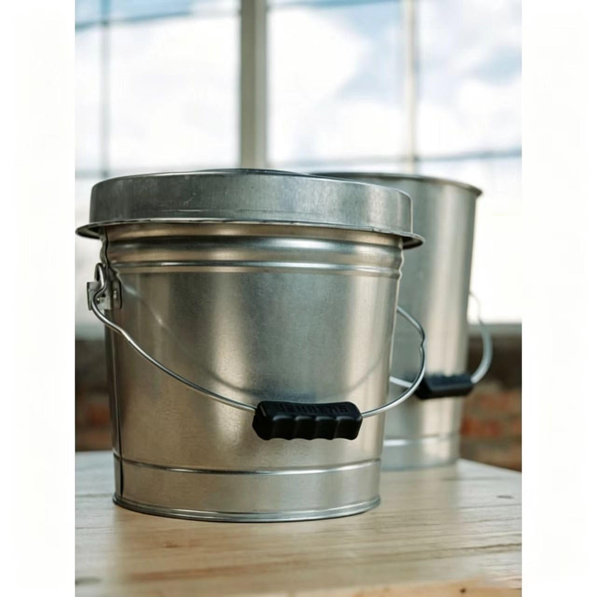 6 Gallon Galvanized Steel Locking Lid Storage Can Z63102
